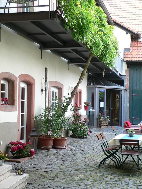 Hotel Alter Winzerhof Weisenheim am Berg e.K. Exterior foto